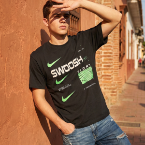 Camiseta Nike Swoosh Sport Negra